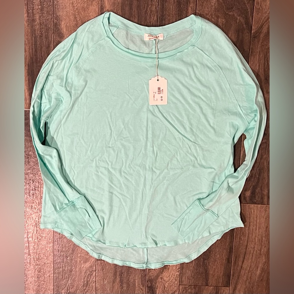 NWT Zenana LS Shirt with thumbholes Size Large